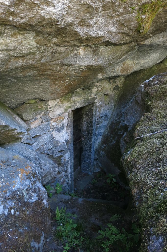L'entrée d'une Splüi (habitation troglodyte) à Ritorto